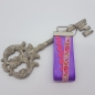 Preview: Schlüsselanhänger aus Gurtband lila / Paisley