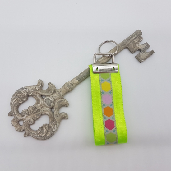 Preview: Schlüsselanhänger aus Gurtband neongrün / Hexagon