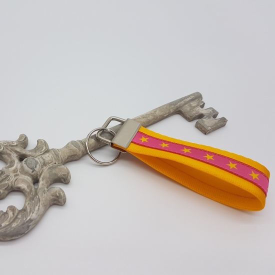 Preview: Schlüsselanhänger Gurtband gelb / Sterne pink