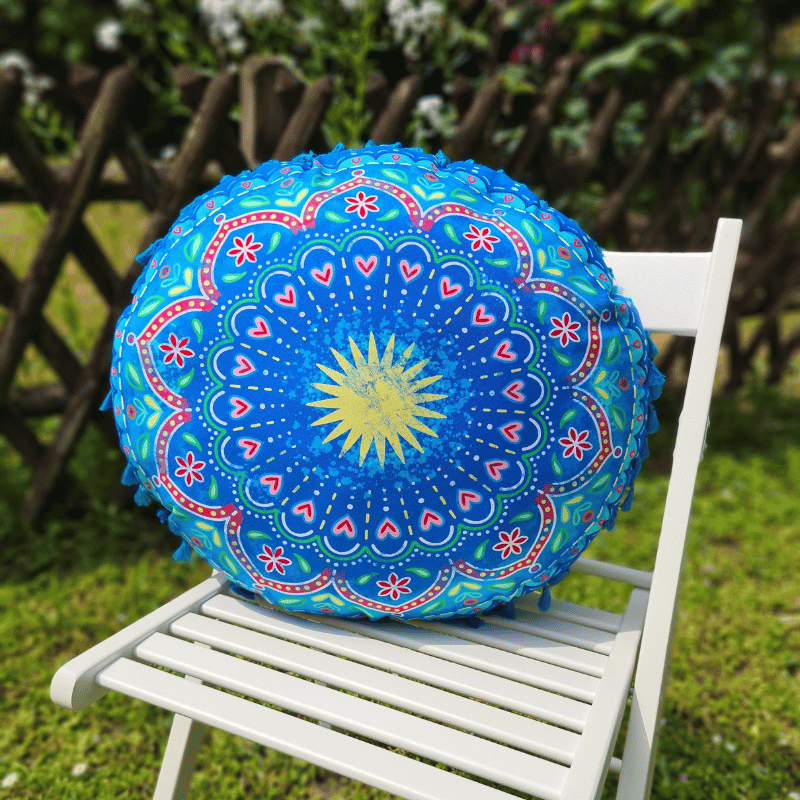 Großes, rundes Kissen mit Mandala Blume Handmade