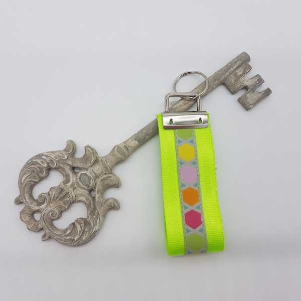 Schlüsselanhänger aus Gurtband neongrün / Hexagon