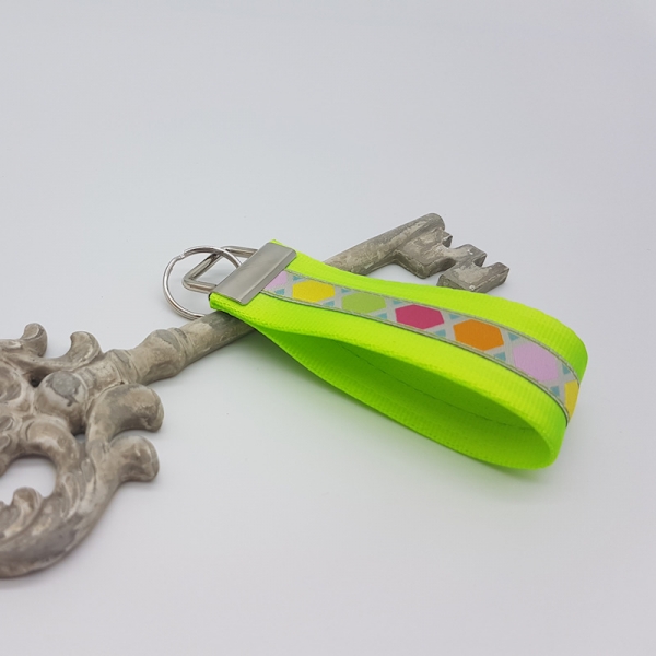 Schlüsselanhänger aus Gurtband neongrün / Hexagon