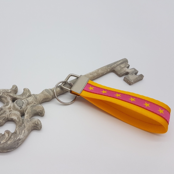 Schlüsselanhänger Gurtband gelb / Sterne pink