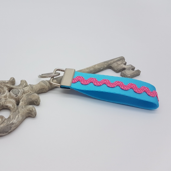 Schlüsselanhänger Gurtband türkis / Welle pink