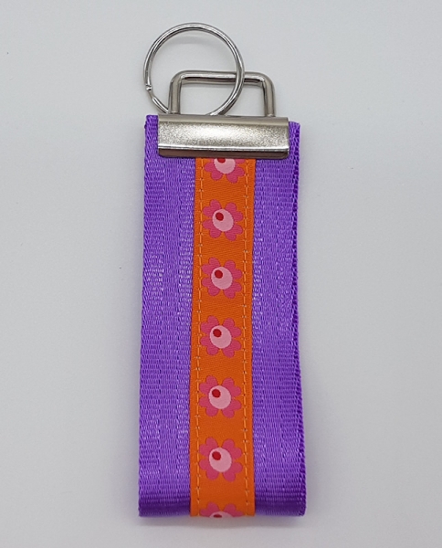 Schlüsselanhänger aus Gurtband lila / Blümchen